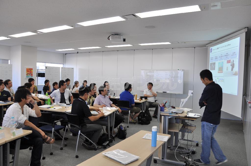 東日本大震災からの復興を引っぱるリーダーの育成を目的に設立された「グロービス経営大学院仙台校」では、実践的なプログラムが提供されている（日本財団撮影）