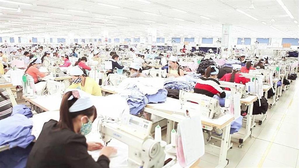 伊藤忠商事が参画するベトナムの縫製工場。５月には生地工場も立ち上げ一貫生産でＴＰＰ合意後の対米市場を狙う（伊藤忠商事提供）