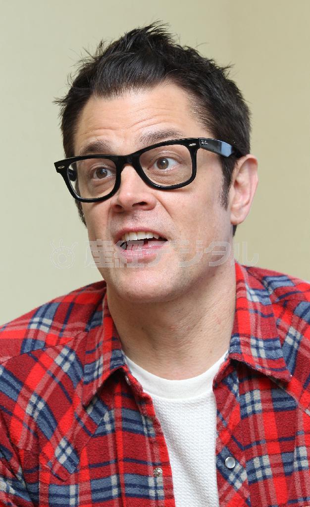 「アカデミー賞でメーキャップ・ヘアスタイリング賞にノミネートされました。僕の方がびっくりしました」と語る、俳優のジョニー・ノックスビルさん＝２０１４年３月２５日、東京都港区（野村成次撮影）