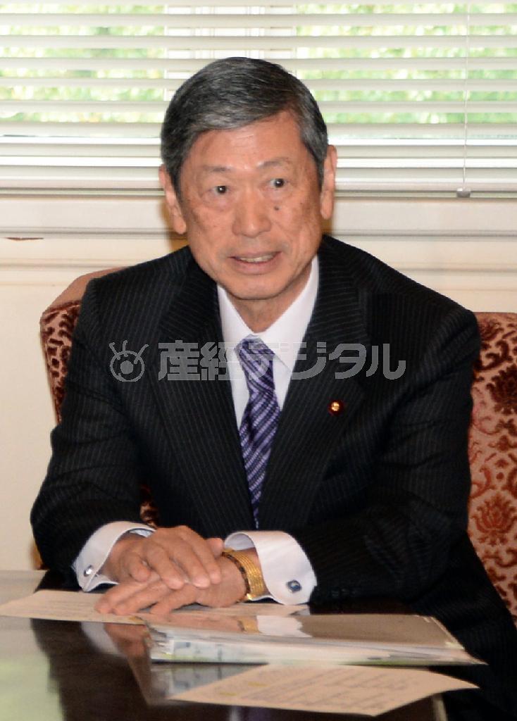 自民党の高村（こうむら）正彦副総裁。弁が立つ弁護士出身で、議論は法廷闘争の様相だ＝２０１３年１１月１９日、東京都内（酒巻俊介撮影）