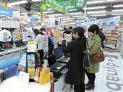 ウィンドウズＸＰのサポート終了で、買い替えで賑わう家電量販店のパソコン売り場＝東京都豊島区のビックカメラ池袋本店パソコン館