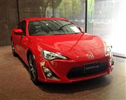 一部改良、操縦安定や乗り心地を高めたトヨタ「８６」＝９日、トヨタ自動車東京本社（飯田耕司撮影）