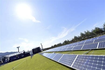 会場の一角に並べられたソーラーパネル＝２０１３年９月２１日、岐阜県中津川市（提供写真）
