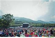 国内最大級の野外音楽フェスティバル「フジロック・フェスティバル」＝２０１３年７月２６日、新潟県南魚沼郡湯沢町の苗場スキー場。（Ｃ）宇宙大使☆スター