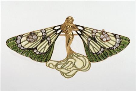 ルネ・ラリック「ブローチ＿翼のある風の精」１９００年頃＿東京国立近代美術館蔵（提供写真）