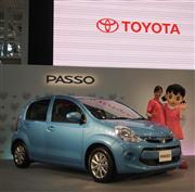 トヨタ自動車が発売した新型「パッソ」＝１４日、東京都江東区