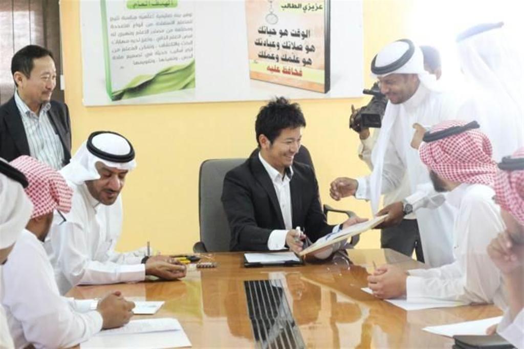 サウジアラビアとのコストシェア技術協力では、先方の費用負担で日本人教諭を派遣し、現地の教諭らに日本流教育手法を紹介