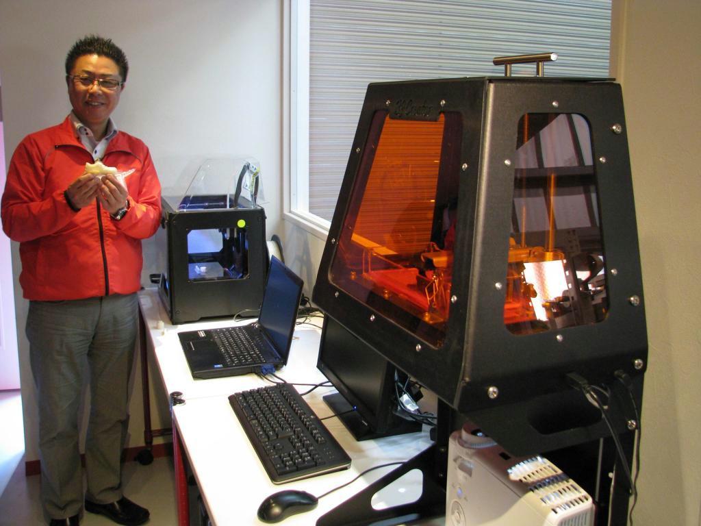 浜野製作所に設置された３Ｄプリンター＝１５日、東京都墨田区