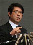 会見する笹井芳樹・理化学研究所発生・再生科学総合研究センター副センター長＝１６日午後、東京都千代田区（小野淳一撮影）