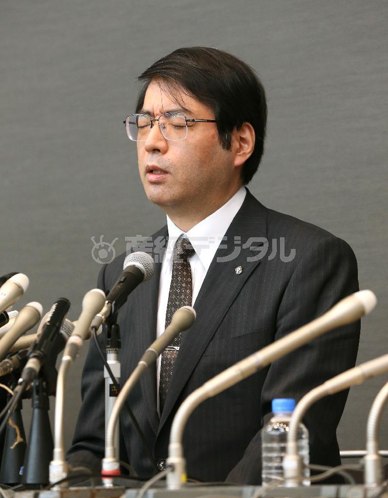 ＳＴＡＰ細胞論文の不正問題で会見する理化学研究所発生・再生科学総合研究センターの笹井芳樹副センター長＝２０１４年４月１６日、東京都千代田区（小野淳一撮影）