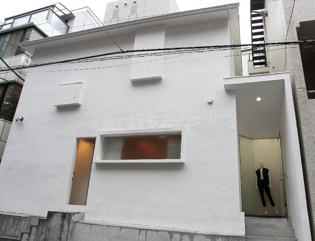 日本家屋をリノベーションした「ＬＡＩＬＡ＿ＴＯＫＩＯ（ライラ＿トウキョウ）」の外観。１階には別ショップ「７×７」が入る＝２０１４年４月３日、東京都渋谷区（野村成次撮影）