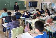 東京都内の小学校で行われた全国学力テスト＝２０１４年４月２２日午前（原田史郎撮影）