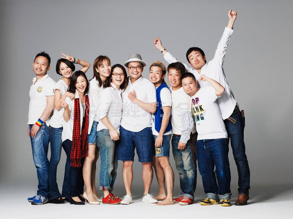 イベント「ＴＯＫＹＯ＿ＲＡＩＮＢＯＷ＿ＷＥＥＫ＿２０１４」を支えるスタッフたち。開催に先駆けて行われたフォトセッションから（提供写真）