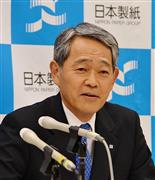 会見で抱負を述べる日本製紙の馬城文雄新社長＝２４日、東京都千代田区（兼松康撮影）