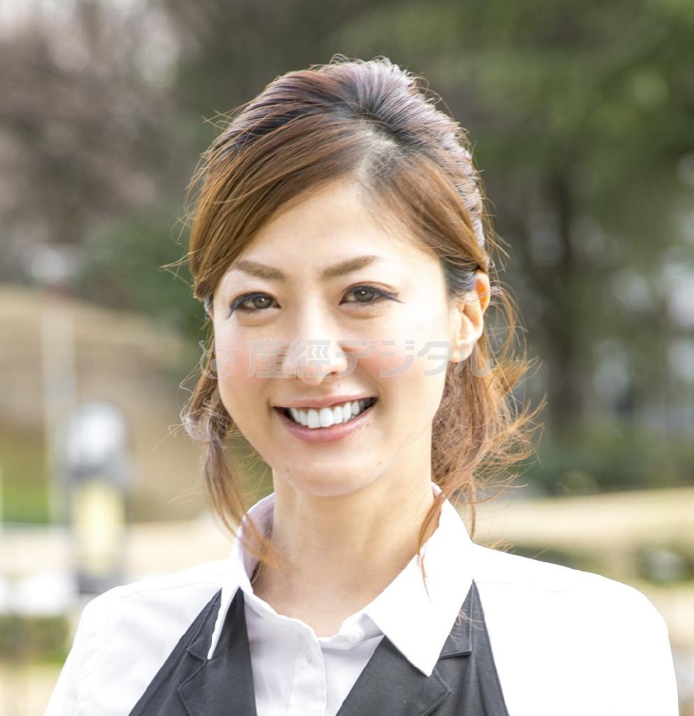 大阪・東心斎橋「ワイン酒屋＿ｍｉｓｔａ」店長、ソムリエの竹内香奈子さん＝２０１４年２月１１日（本人提供）