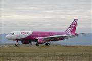 ＬＣＣのピーチ初号機のエアバスＡ３２０－２００＝関西国際空港