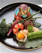 素材の味はもちろん、色彩など細部にも気を配った逸品