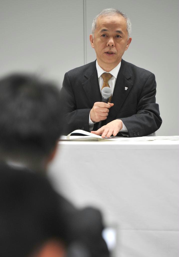 記者会見する広瀬直己社長＝３０日午後、東京都千代田区の東京電力本店