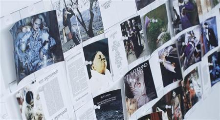 壁に張られた「ＣＲ」のゲラ刷り（提供写真）