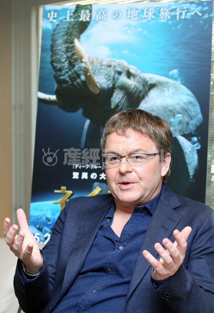 「臨場感を出すために、動物撮影では動物の目の高さに設定した」と話すパトリック・モリス監督＝２０１４年３月２８日、東京都千代田区（野村成次撮影）
