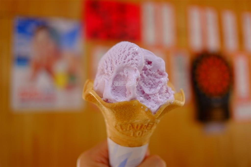 背景の雰囲気を入れたいのですが、その時にはボケ感がある方が、アイスに目がいってシンプルな写真になります（須藤夕子さん撮影）