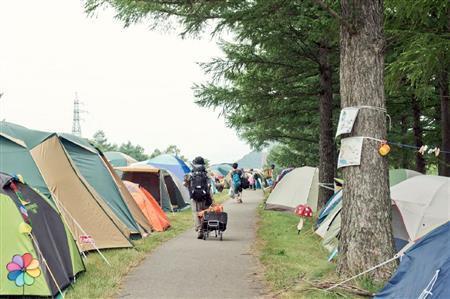 キャンプサイトの様子＝２０１３年７月２６日、新潟県南魚沼郡湯沢町。（Ｃ）宇宙大使☆スター