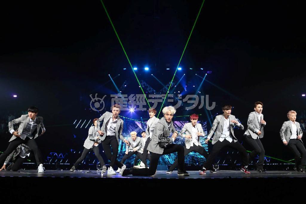 韓国の１２人組ボーイズグループ、ＥＸＯ。顔立ち、体つき、性格、雰囲気…それぞれが違う魅力を持った１２人のパフォーマンス。必ず１人、お気に入りが見つかるはずだ（エイベックス提供）