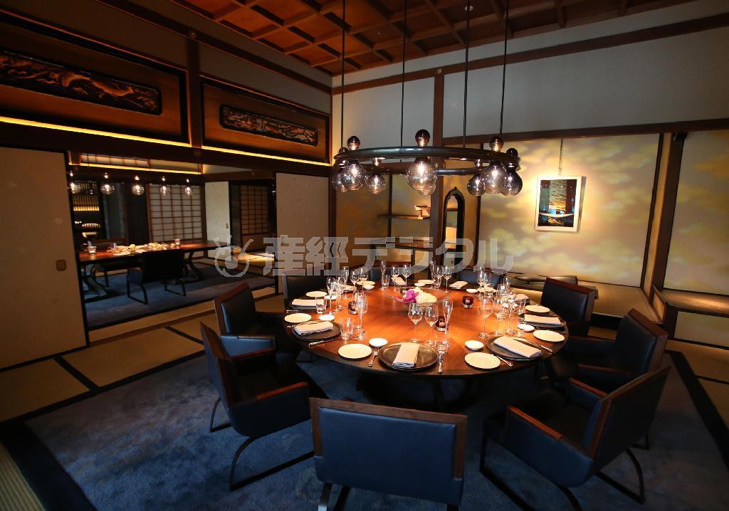 藤田傳三郎の京都別邸「夷川（えびすがわ）邸」を移築した書院造のプライベートルーム。和と洋の見事な融合だ＝２０１４年４月１８日、京都市中京区（恵守乾撮影）