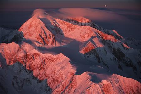 厳冬期のマッキンリー山頂付近＝２００９年１２月３１日、米アラスカ州（松本紀生さん撮影）
