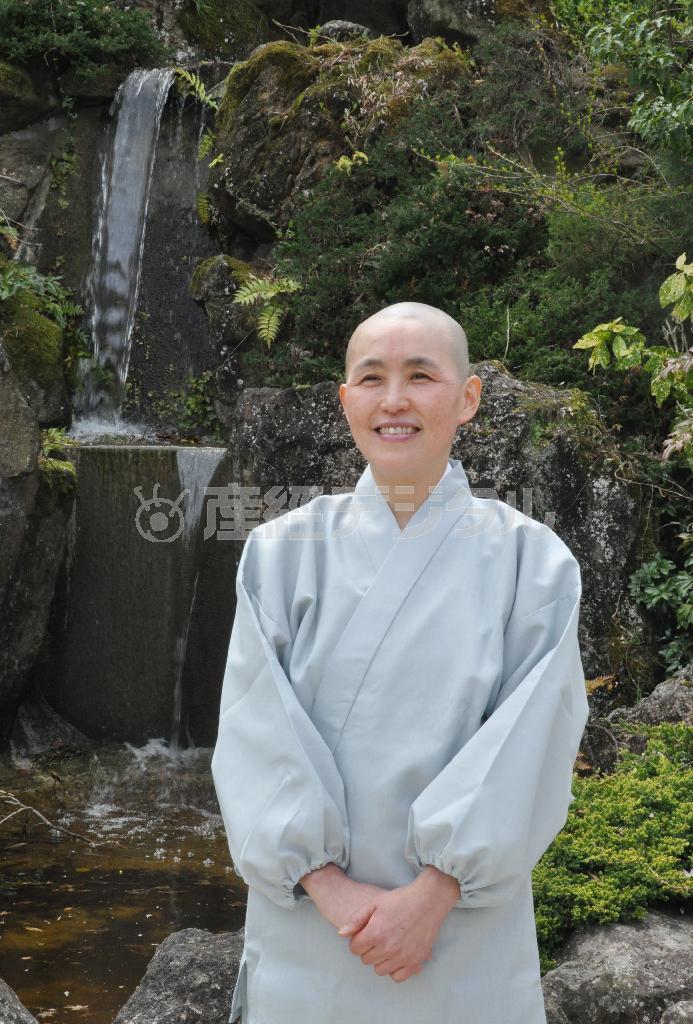 日蓮宗系の尼僧、鈴木日宣（すずき・にっせん）さん＝２０１４年４月２日、千葉県内（伴龍二撮影）