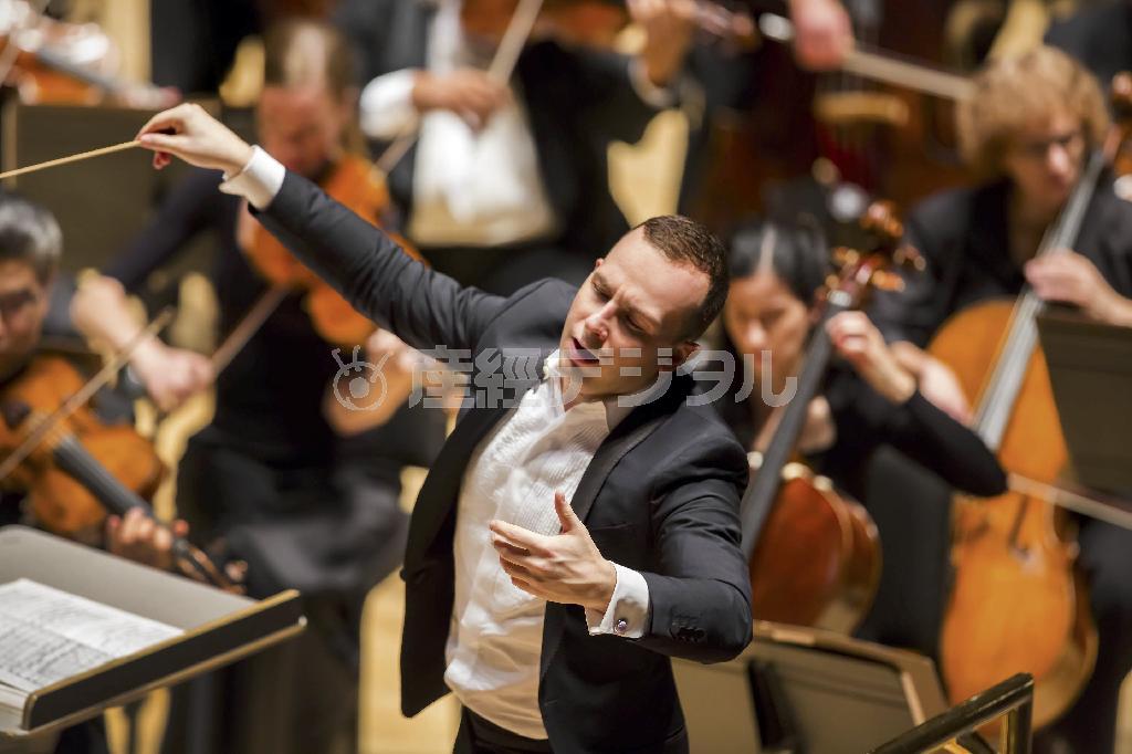 フィラデルフィア管弦楽団を指揮するヤニック・ネゼ＝セガン＝２０１３年１０月４日。（Ｃ）Ｃｈｒｉｓ＿Ｌｅｅ
