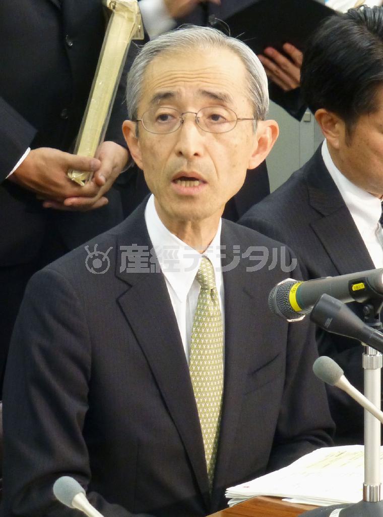 記者会見する三菱ＵＦＪフィナンシャル・グループの平野信行社長＝２０１４年５月１４日午後、東京都中央区日本橋本石町の日本銀行本店（共同）