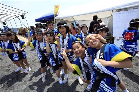 単純に人数をたくさん入れたい、思い出の場所がどんな場所なのか？分かるように広角レンズを選びました＝２０１４年４月２７日、高知県香南市（須藤夕子さん撮影）