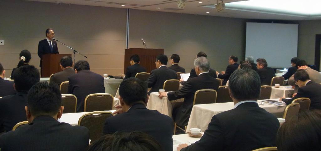 「地域づくりのツールとしてＩＣＴを利活用する」とあいさつする菅原座長＝ポールスター札幌