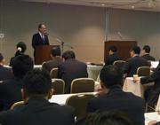 「地域づくりのツールとしてＩＣＴを利活用する」とあいさつする菅原座長＝ポールスター札幌