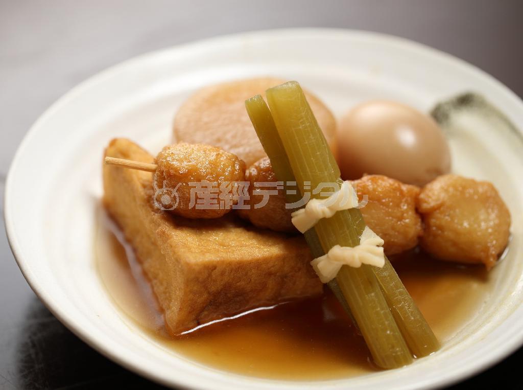 おでん（１６０円～）も「山とみ」の名物。お酒といっしょに楽しむ人が多い。写真は盛り合わせ（７７０円）