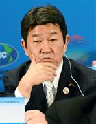 ＡＰＥＣ貿易相会合が閉幕し、共同記者会見に臨む茂木経産相＝１８日（共同）