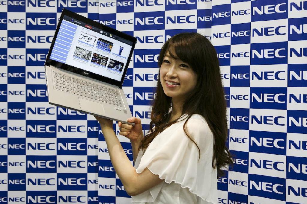 ＮＥＣパーソナルコンピュータが今月発売する薄型のノート型パソコン