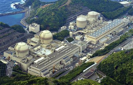 関西電力大飯原発。（左から）４号機、３号機に運転差し止めを命じる判決が出された＝２１日午後、福井県おおい町で共同通信社ヘリから