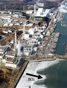 「地下水バイパス計画」により、海への放出作業（矢印）が行われる東京電力福島第１原発＝２月１７日