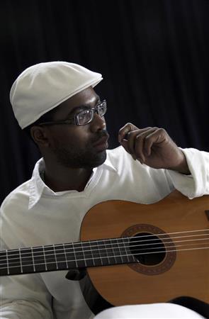 ブラジル出身のシンガー・ソングライター、チガナ・サンタナ（提供写真）