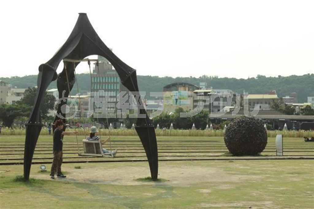 ６．６ヘクタールの広大な敷地は市民にとって憩いの場になっている。凧揚げができる場所としても人気