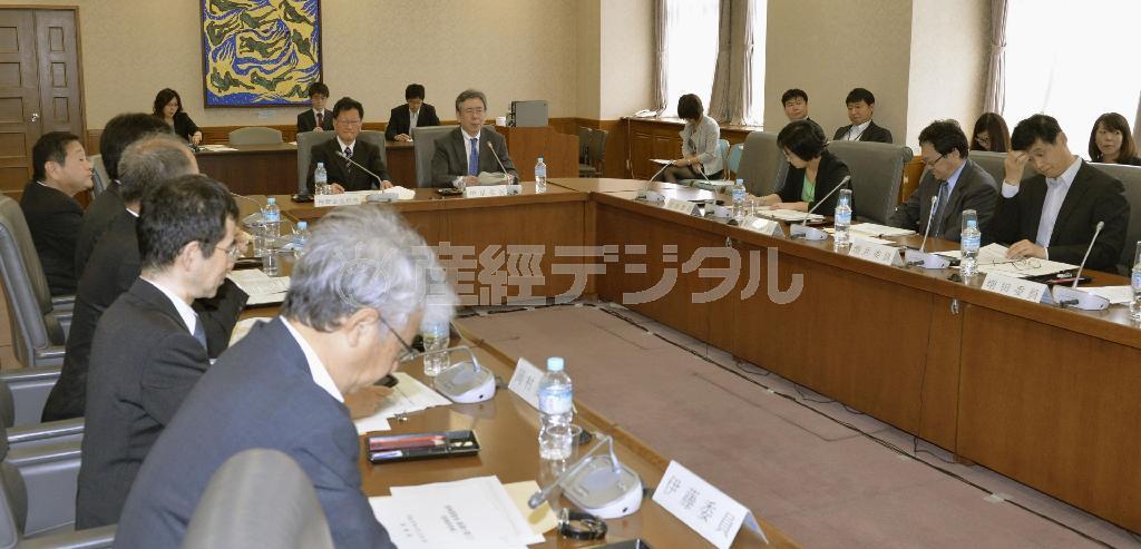 財務省で開かれた政府税制調査会の基礎問題小委員会＝２０１４年５月２３日午前（共同）