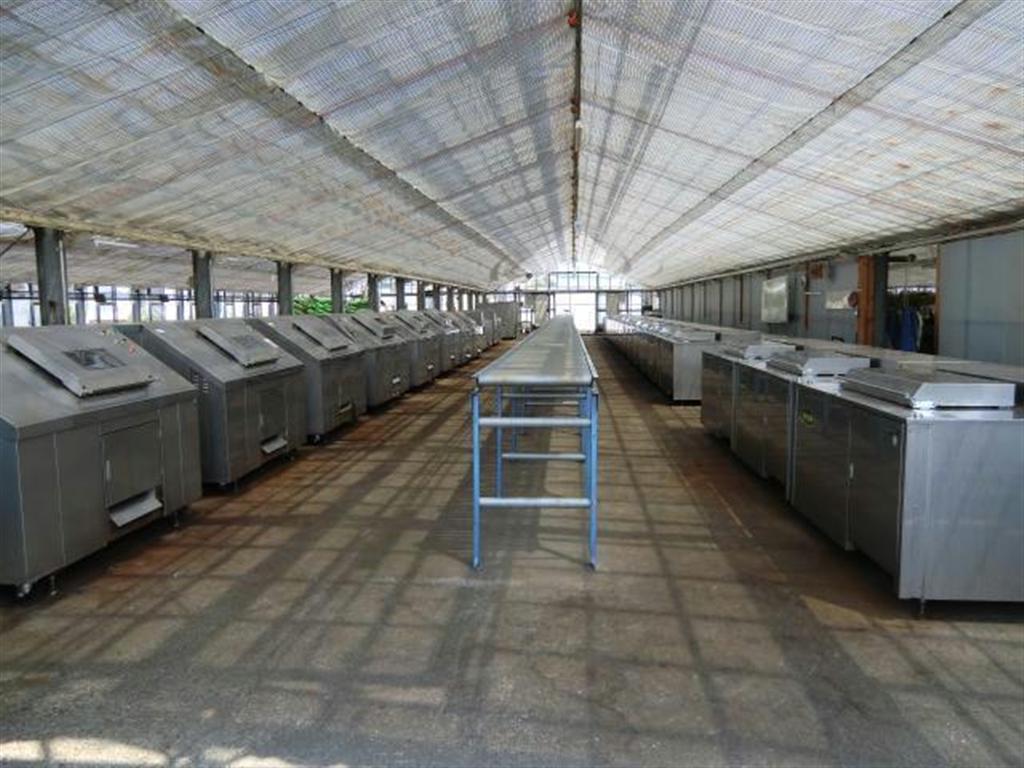 ＮＴＴ東日本－群馬が自社の敷地を活用して設置したビニールハウス型の生ゴミ処理施設＝群馬県高崎市