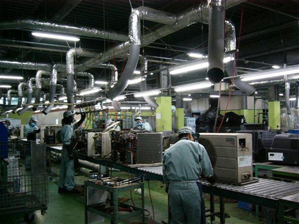 グループ会社フューチャー・エコロジーの家電リサイクル工場＝東京都大田区