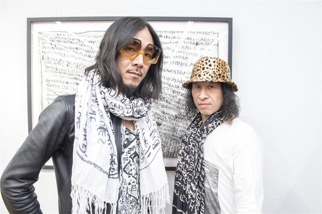 福祉作業所「やまなみ工房」の施設長、山下完和さん（右）と社会活動ユニット「ＰＲ－ｙ」のクリエイティブディレクター、笠谷圭見さん＝２０１４年５月１０日（山下元気さん撮影、提供写真）