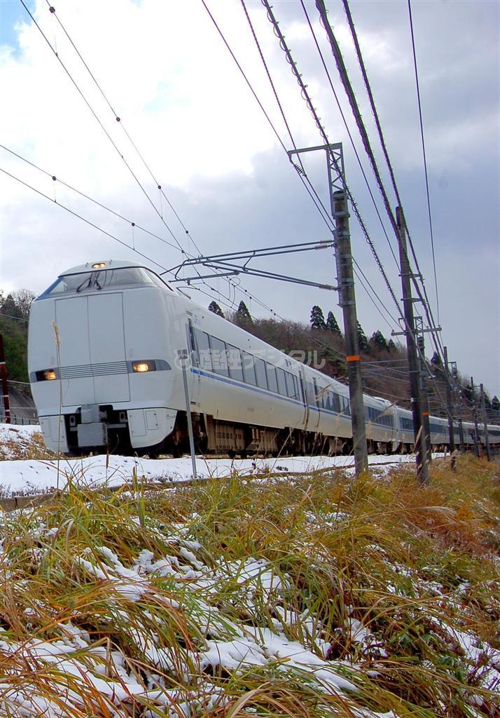 ②北陸へ向かうサンダーバード。これから塩津山へ向かう（近江塩津－新疋田）