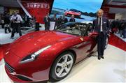 ジュネーブ国際モーターショーで発表された「フェラーリ・カリフォルニアＴ」と、フェラーリのルカ・ディ・モンテゼーモロ会長
