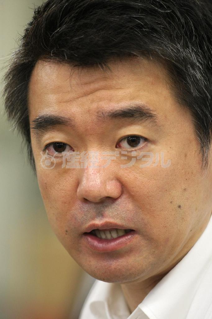 大阪市役所で会見する橋下（はしもと）徹共同代表＝２０１４年５月２９日、大阪市北区（村本聡撮影）