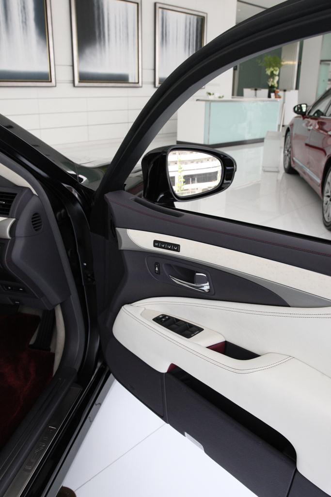 ＬＳ６００ｈのドア